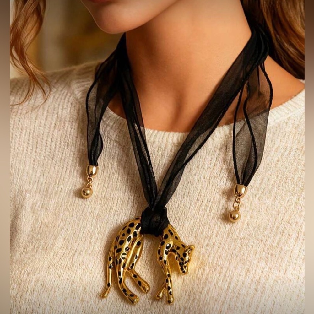 Elegant Gold Leopard Pendant Mesh Scarf Necklace